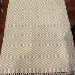 Yellow Woven Área Rug Patterned