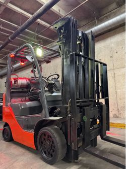 TOYOTA M8 forklift for sale, 5500 lb, 3 stage, side shift, fork positioner