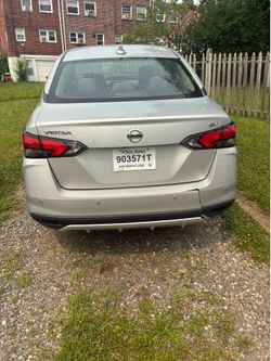 Nissan versa sv