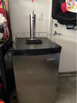 Kegerator with Co2 tank
