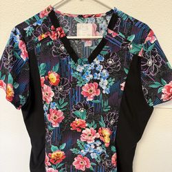 Large Women’s Cherokee Scrub Top!   Great, Like New Condition.     Very Pretty