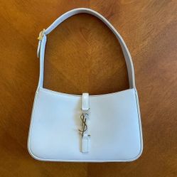 Shoulder Bag: LE 5 À 7 IN SMOOTH LEATHER