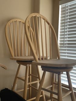 Bar Table And Spinning Bar Stools Wooden - $80 Obo