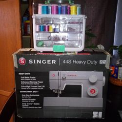 Singer Heavy Duty Sewing Machine W/ Starter Sewing Kit Box
