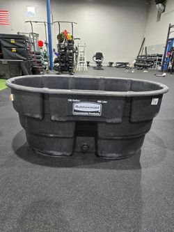 150 Gallon Rubbermaid Livestock Tank