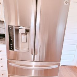 LG French Door Refrigerator - Excellent condition!