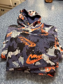 Nike hooded sweatshirt and pants. Size boys large.