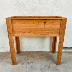 🌿 Raised Cedar Planter Box –Handcrafted & Durable