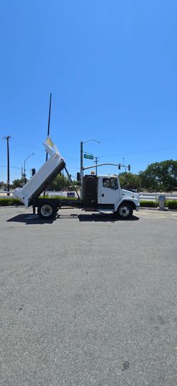 Dump truck