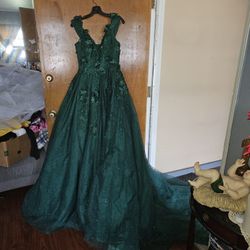 quinceañera green gown