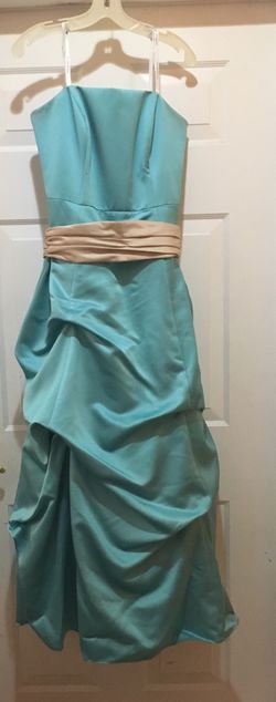 PROM DRESS DAVID’s BRIDAL size 12👗!!! Perfect for prom or wedding! Includes (2) SASH BELTS, JEWELRY & SHOES 7 1/2