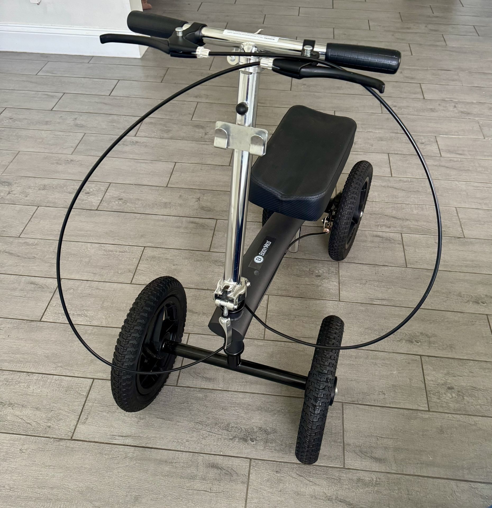 Knee scooter/walker