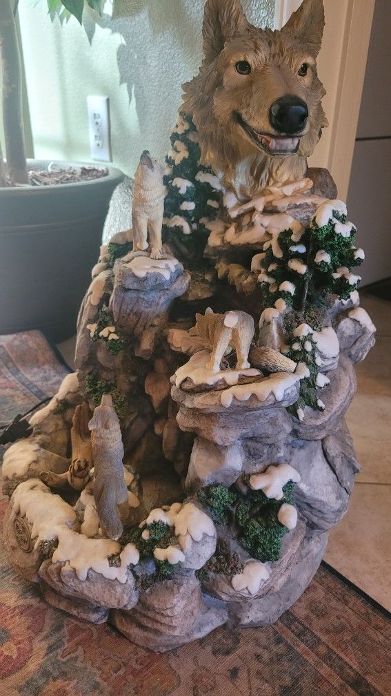 Water Fountain Functional  No Chips Or Wear