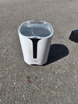 Automatic pet feeder