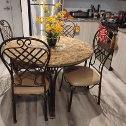 Mesa Marmol de 4 Sillas