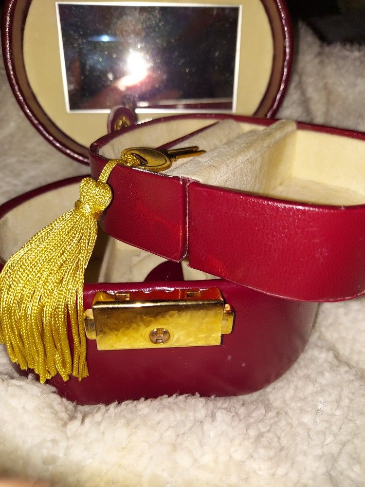 $ALE! Adorable Vintage WOLF collectible Jewelry Case / Travel Case