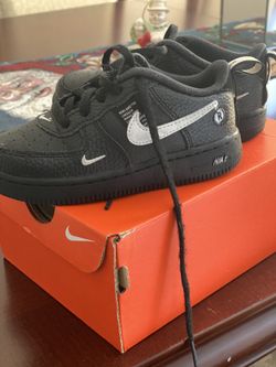 Size 9c Black Nike’s
