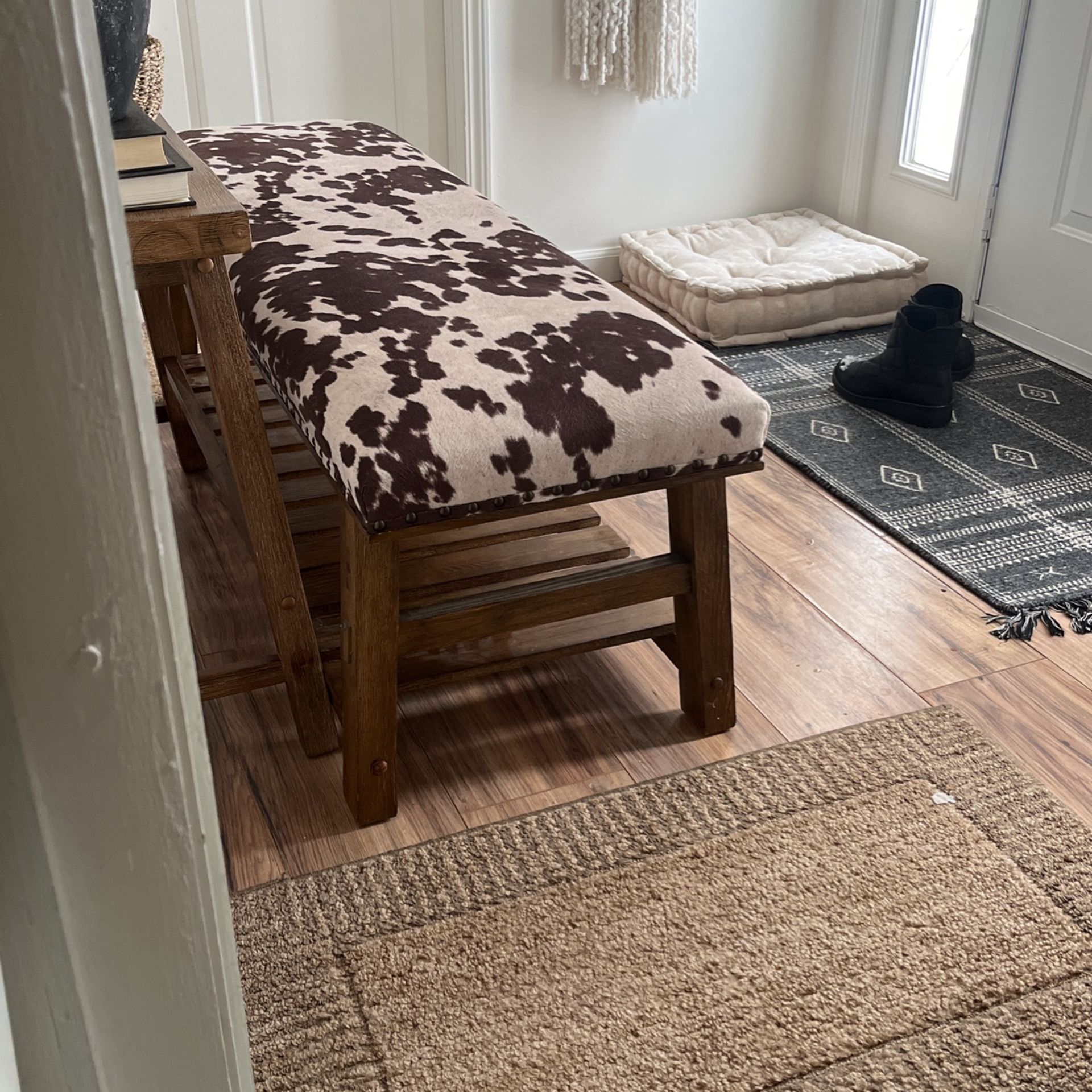 Large Western Entry Cow Bench