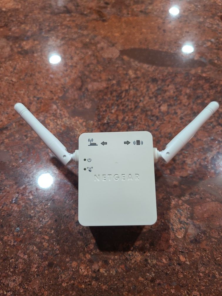 Netgear N300 Wall Plug WIFI Extender