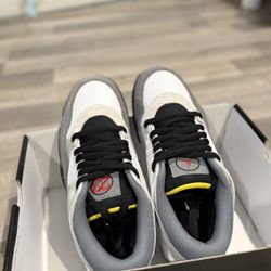 Tenis Air Jordan 4 RM Premium.