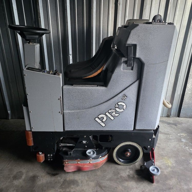 Tomcat Pro Floor Scrubber
