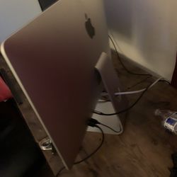 !Mac Book In Good Condition 