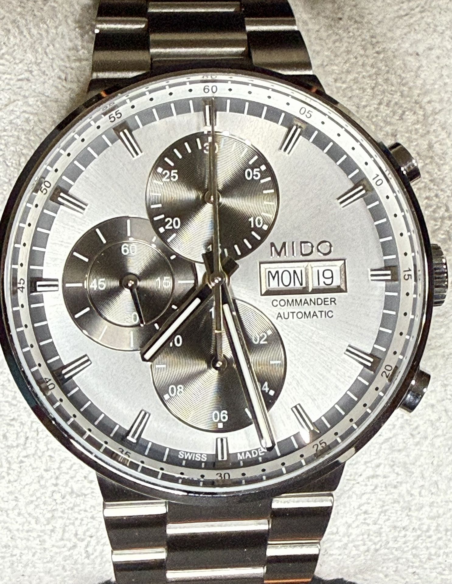 Mido Commander II Chronograph Day Date Designer Classic Mens Watch. Reloj