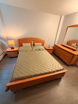 Bedroom 4 pcs set + memory foam mattress /Quinn size  , duvet &4 pillows