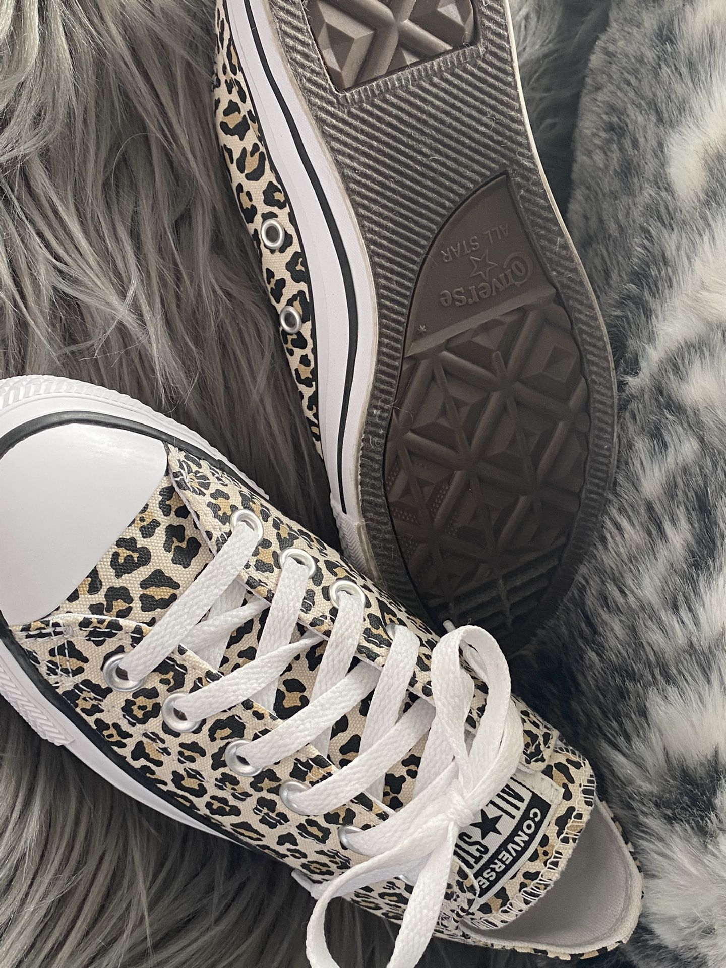 Women’s Converse Size 7