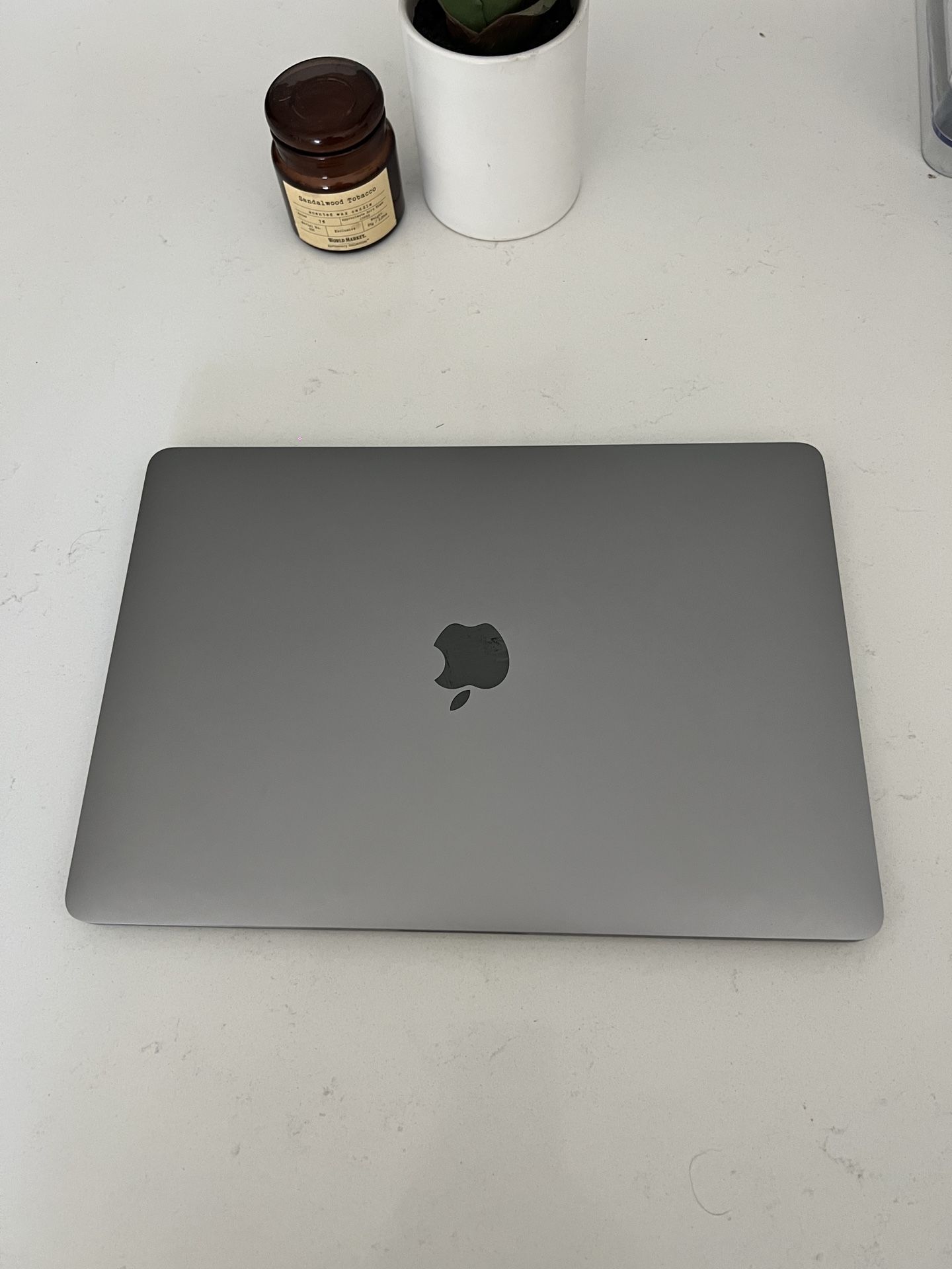 Apple MacBook Pro 13 inch (2020)