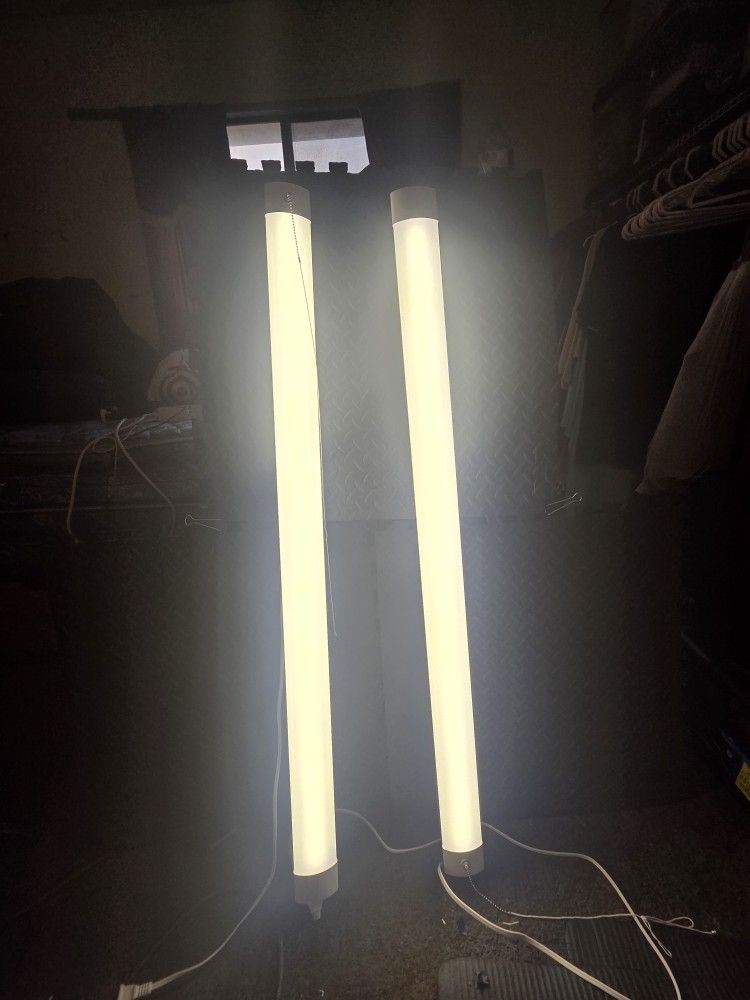 LED Garage, Workshop,  Or Room Bar Lights (2) With REMOTE CONTROL.   About 4 Ft Long Each.    Hablo Español: Luces LEDs Para Garage O Taller O Hogar !