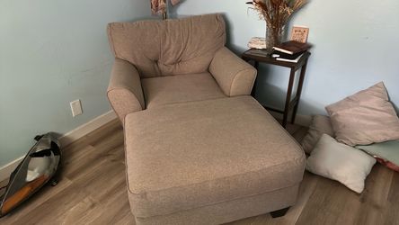 Chase lounge chair
