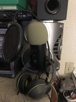 Blue microphone and mini keyboard and beat pad 250$ obo HMU