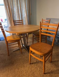 Namco Starburst table and chairs