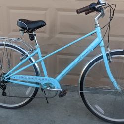 700x35c. ADMIRAL WOMEN'S HYBRID CRUISER BIKE. 7 SPEEDS LIKE NEW WITH FRESH TUNE UP👌🏼