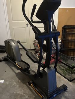 Gotta move! Take it away for $100! Like New Nordic Track E7 Elliptical
