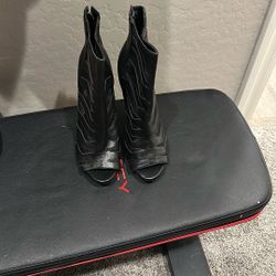 New Ladies, Black Heels