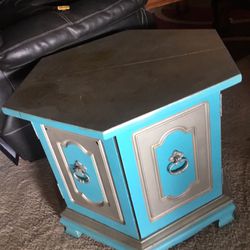Nightstand /end Table 