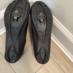 Clip Shoes Size 8 Men’s