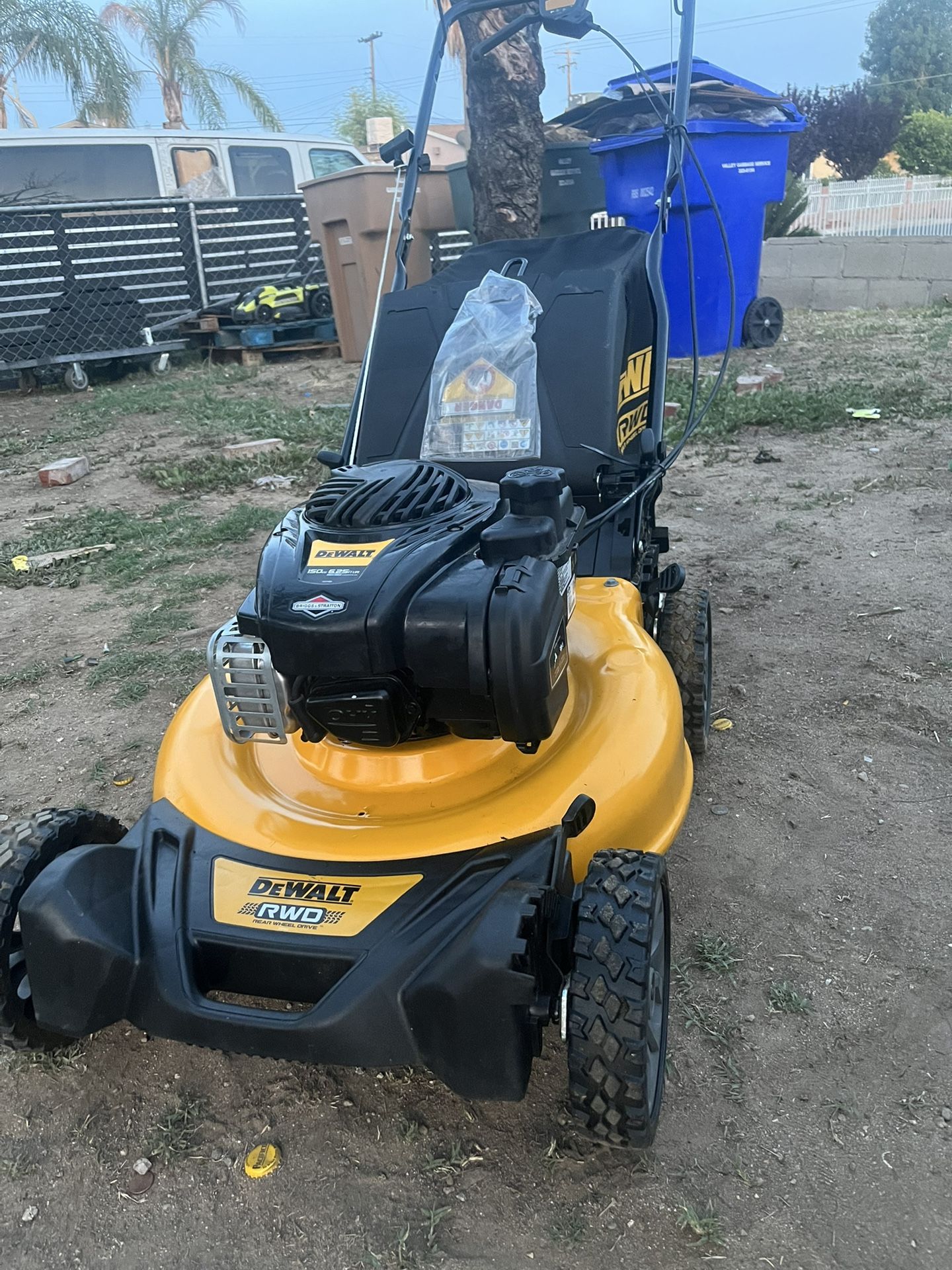 DEWALT 21 in. 163cc Briggs and Stratton 725Exi Engine Rear Wheel Drive 3-in-1 Gas Self Propelled Walk Behind Lawn Mower