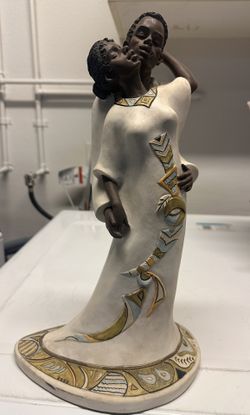African man and woman statue