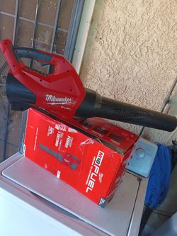 Milwaukee
M18 FUEL 120 MPH 500 CFM 18V Lithium-Ion Brushless Cordless Handheld Blower (Tool-Only)