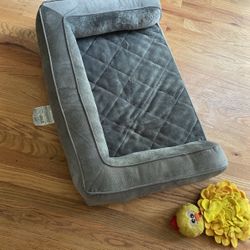 PENDING!!!!!!!!Free Large Dog Serra Bed