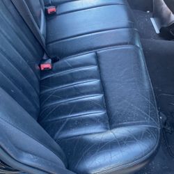 Lincoln Town car (Signature L).. Black