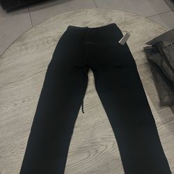 Essential uncuffed pants