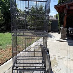 Bird cage . Jaula para pajaros . Cacatuas , lovebirds, cornures etc