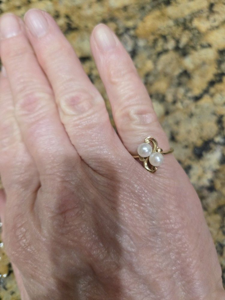 Twin Pearl Ring, 10k Yellow Gold, 2.00 gm Total Weight, Size 6, New, Never worn