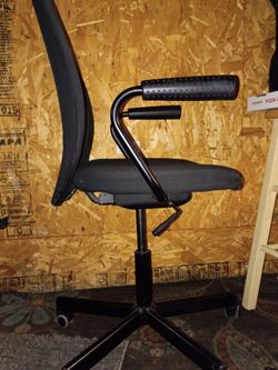 Flintan Office Chairs with Armrests($10.00)