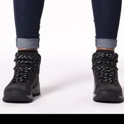 New Columbia Women's Newton Ridge Plus Waterproof Hiking Boot - Wide 9 Size