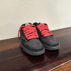 Travis Scott black phantoms